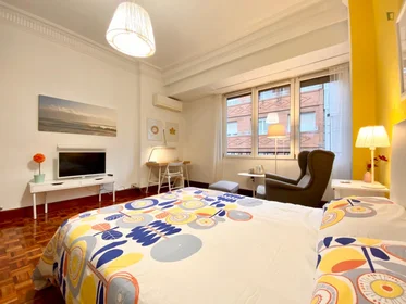 Chambre privée à calle Huertas De la Villa, image 2 de 24