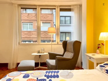 Chambre privée à calle Huertas De la Villa, image 3 de 24