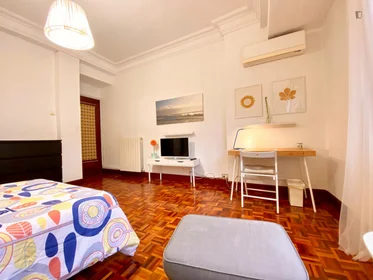 Chambre privée à calle Huertas De la Villa, image 5 de 24