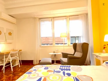Chambre privée à calle Huertas De la Villa, image 7 de 24