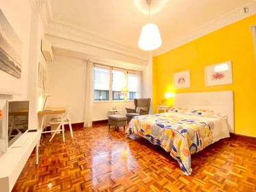 Chambre privée à calle Huertas De la Villa, image 8 de 24