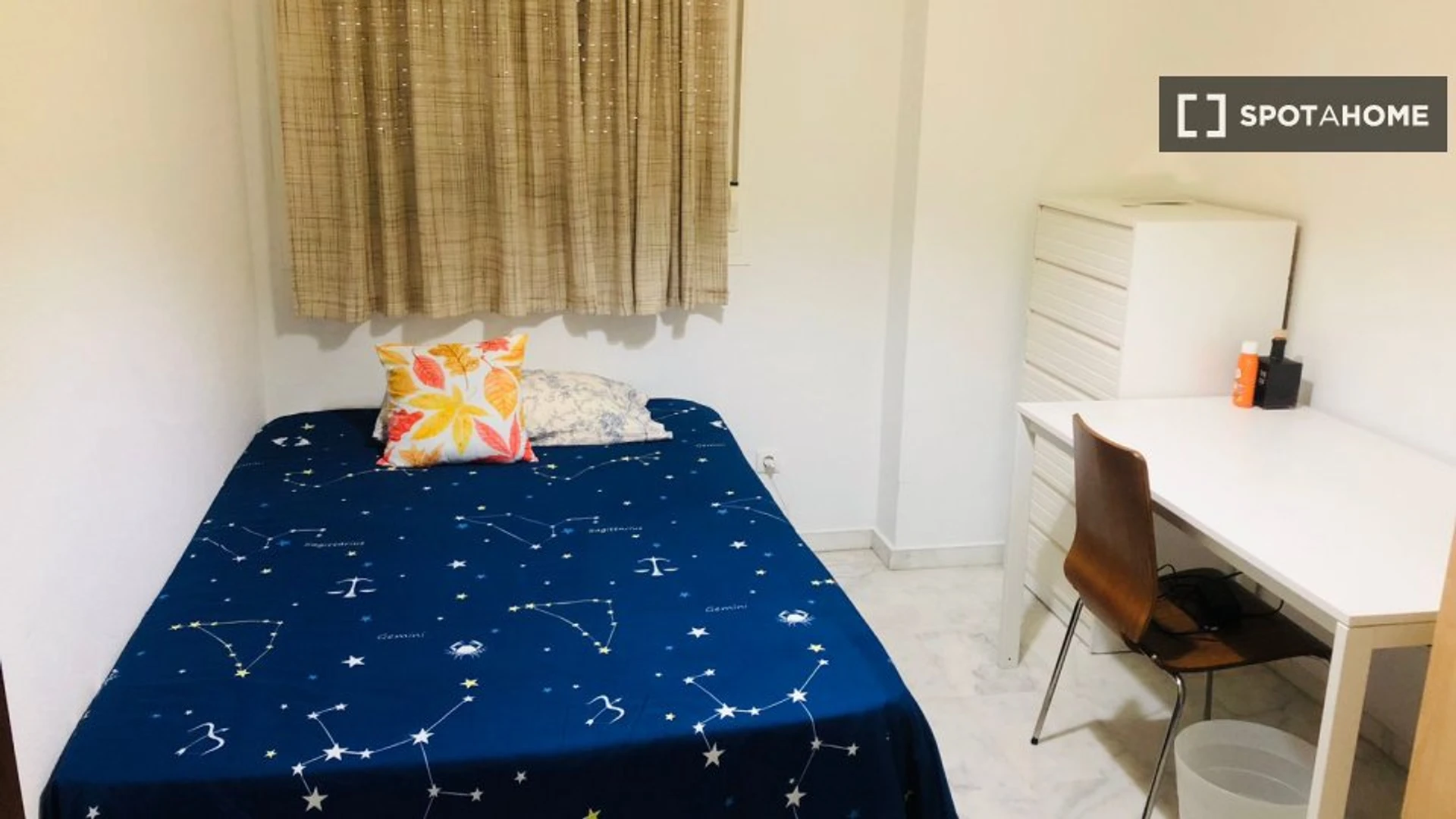 Room for rent in a shared flat in Seville