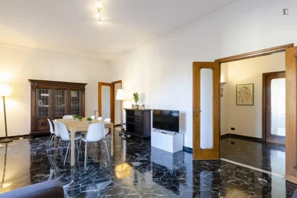 Apartamento totalmente mobilado em Génova