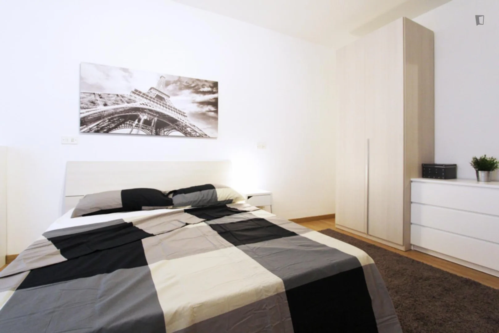 Habitación estudiantil amplia y cómoda en 