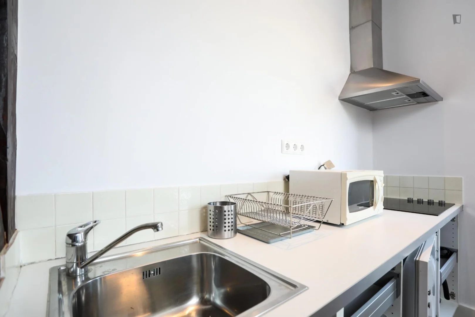 Erschwingliche Studiowohnung mit wesentlicher Ausstattung in 