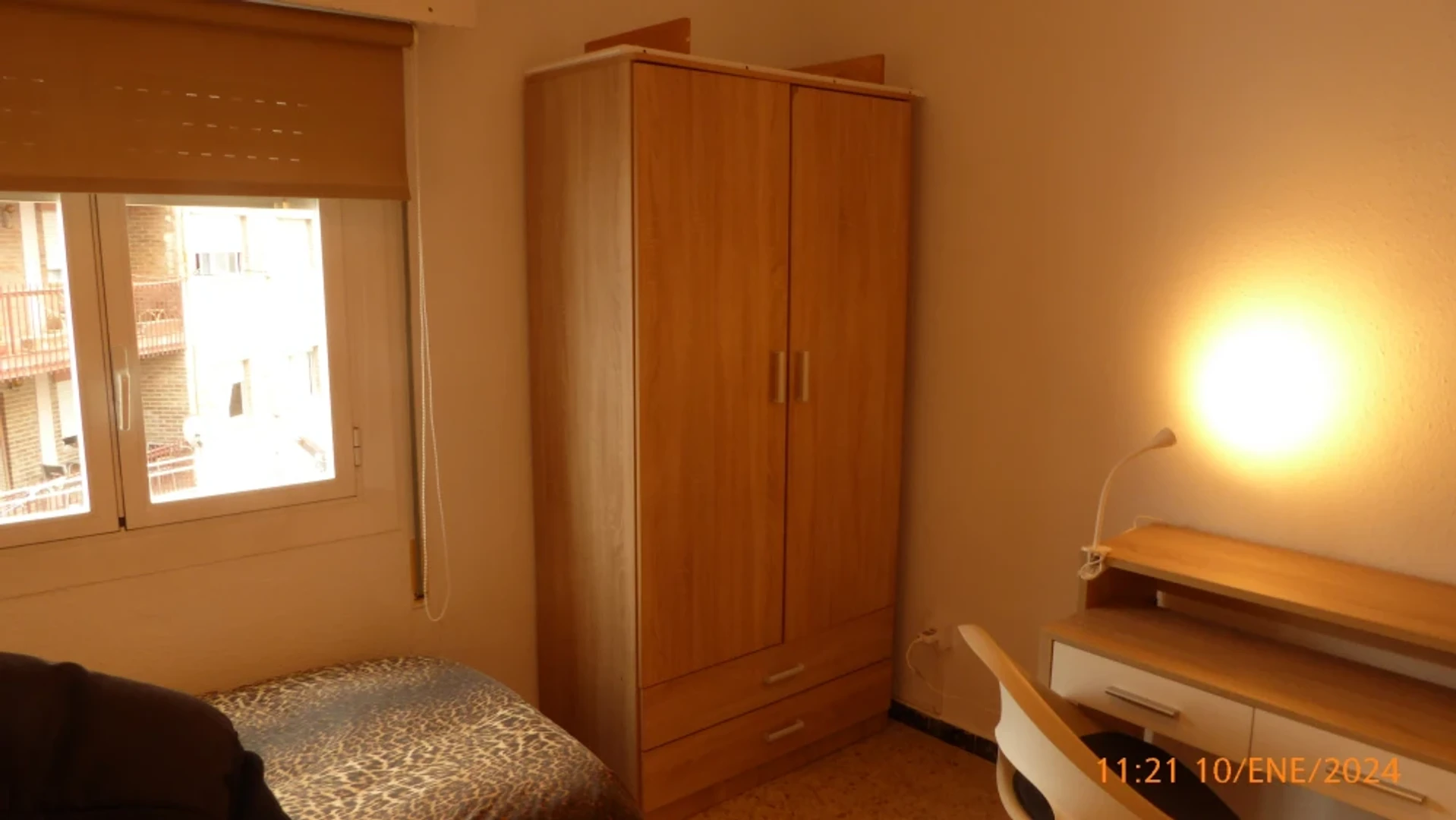 Jasny pokój prywatny w Lleida