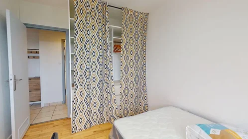 Quarto privado em Rue de l'Industrie, , imagem 2 de 10