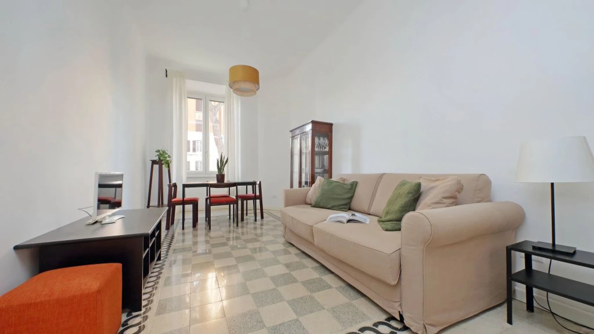 Appartement entièrement meublé à Rome