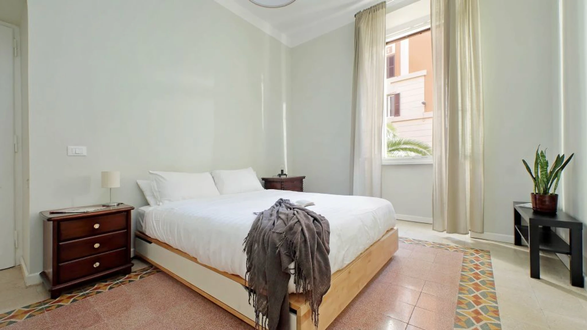 Komplette Wohnung voll möbliert in Rom
