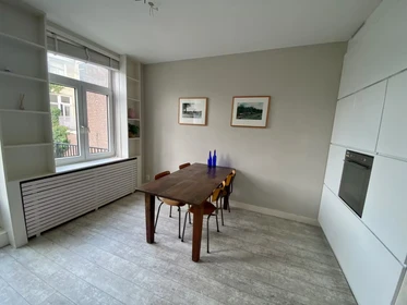 Alojamiento con 3 habitaciones en Den-haag