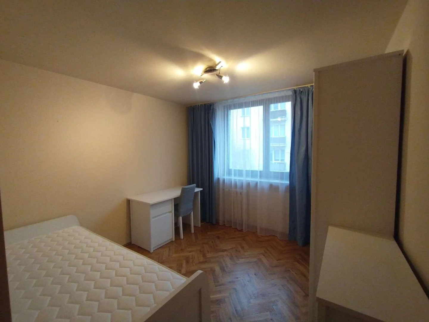 Lublin de ortak bir dairede kiralık oda
