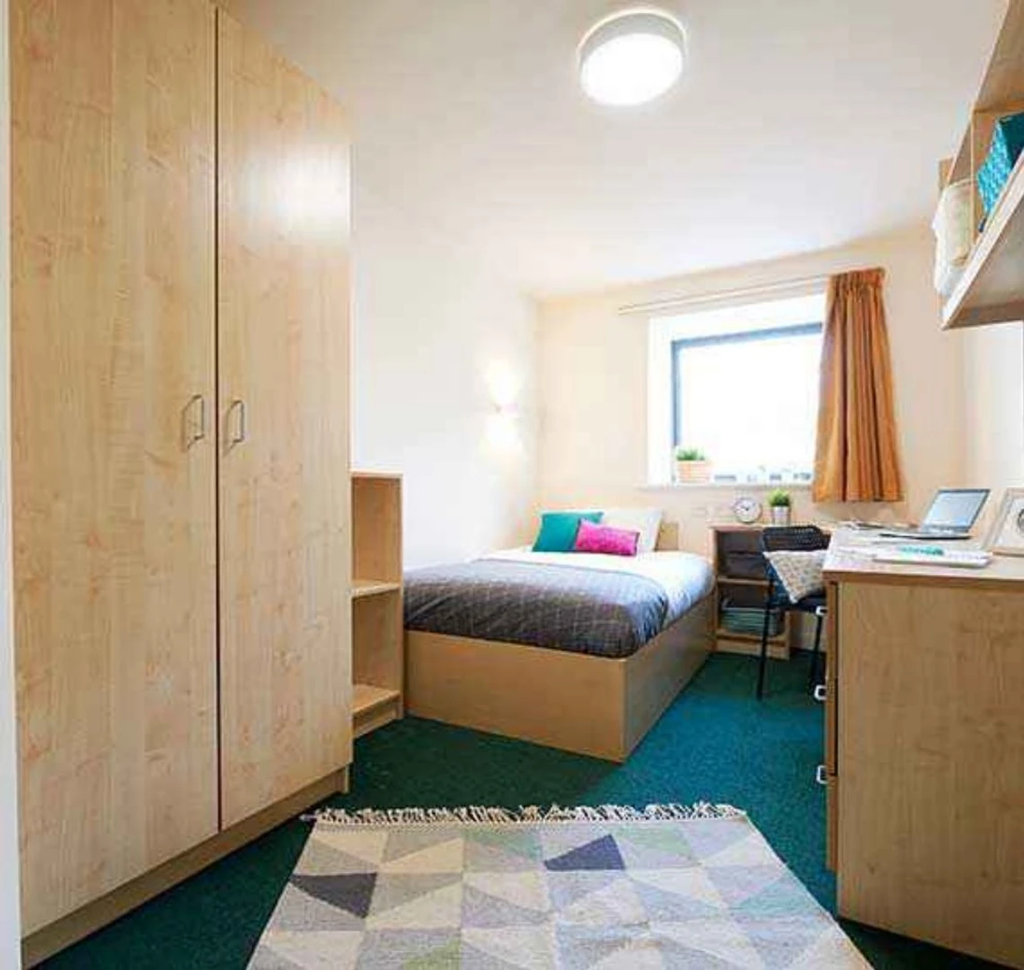 Bright private room in manchester