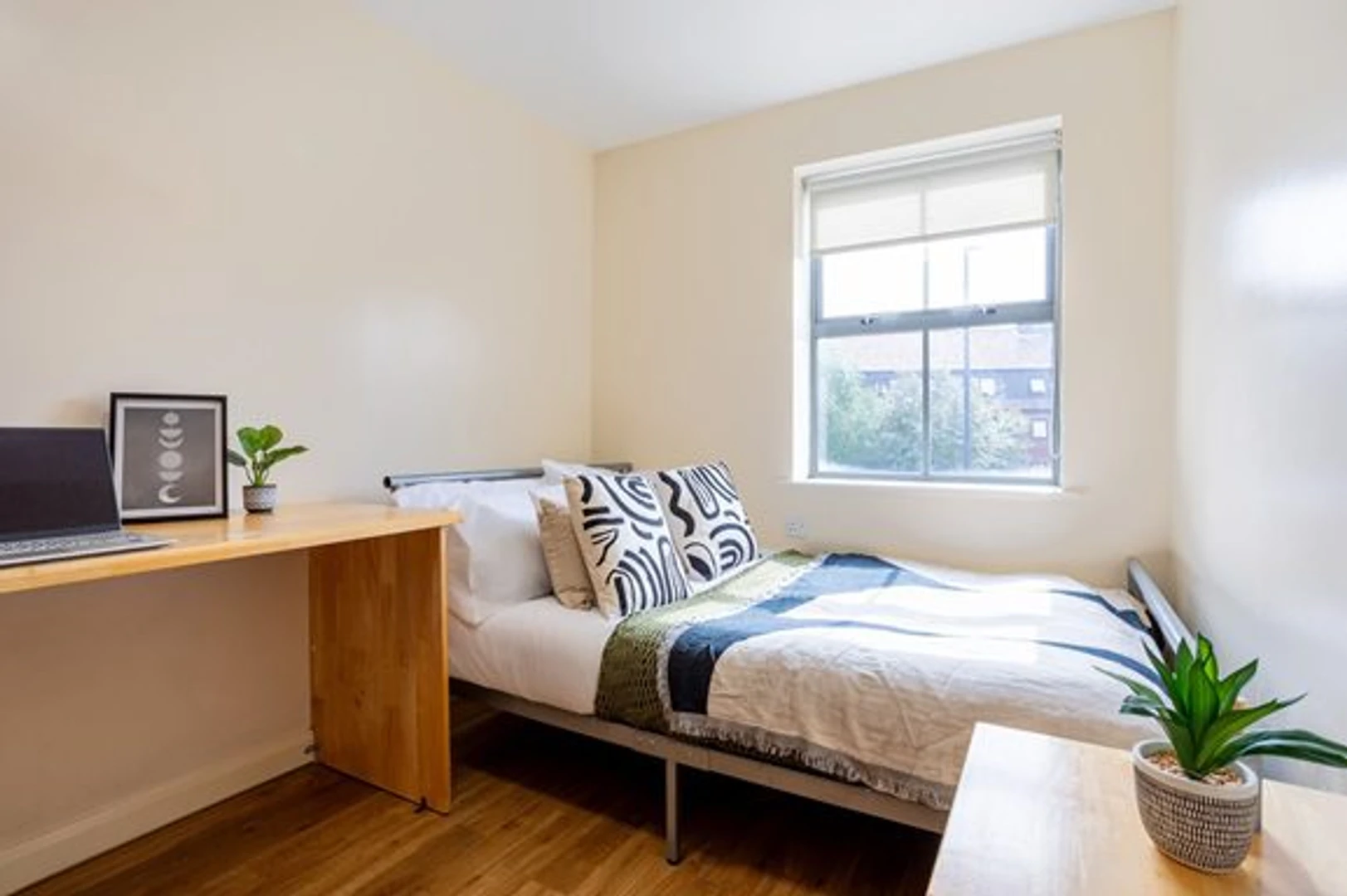 Renting rooms by the month in Bristol