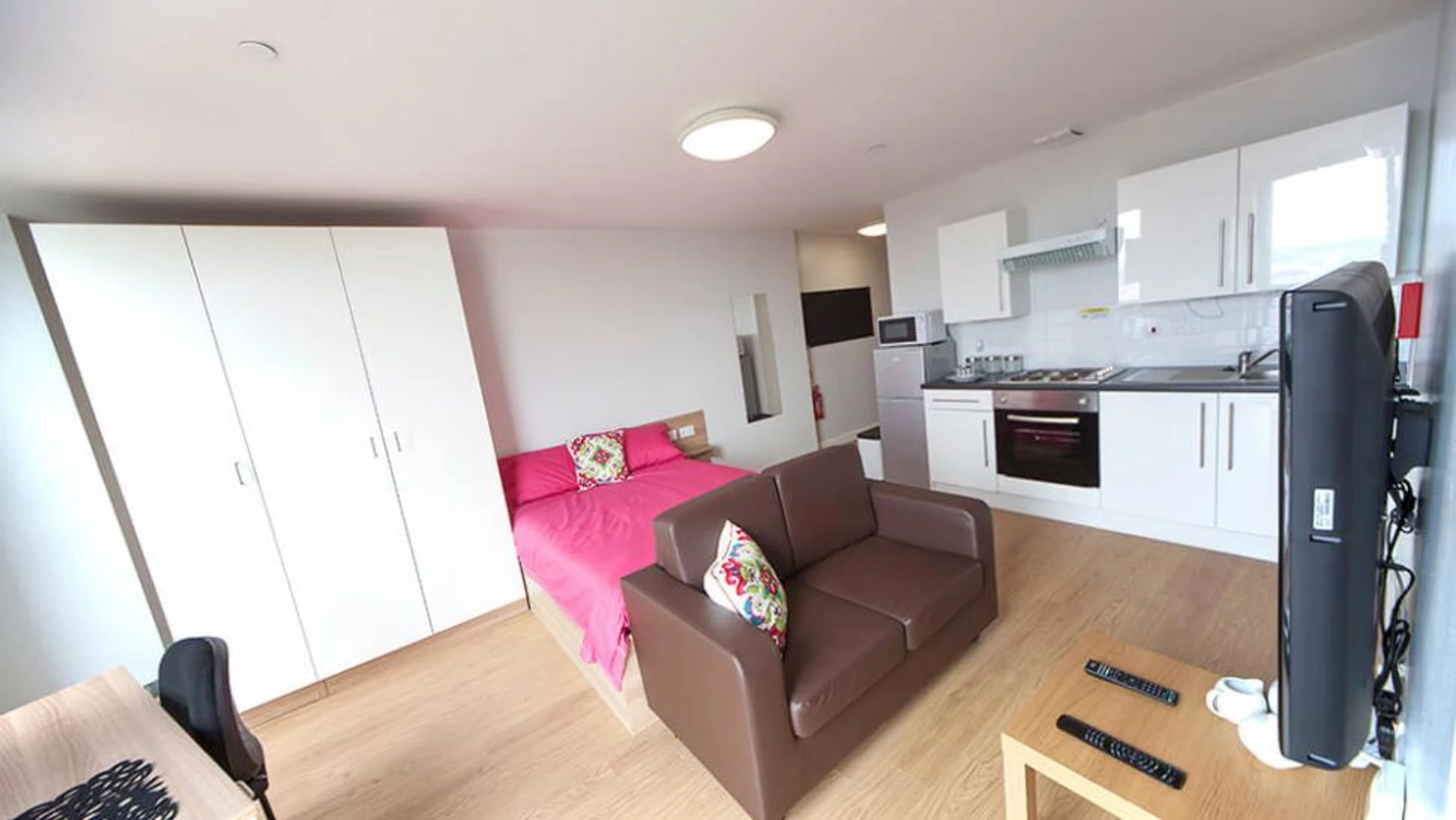 Two bedroom accommodation in Leicester