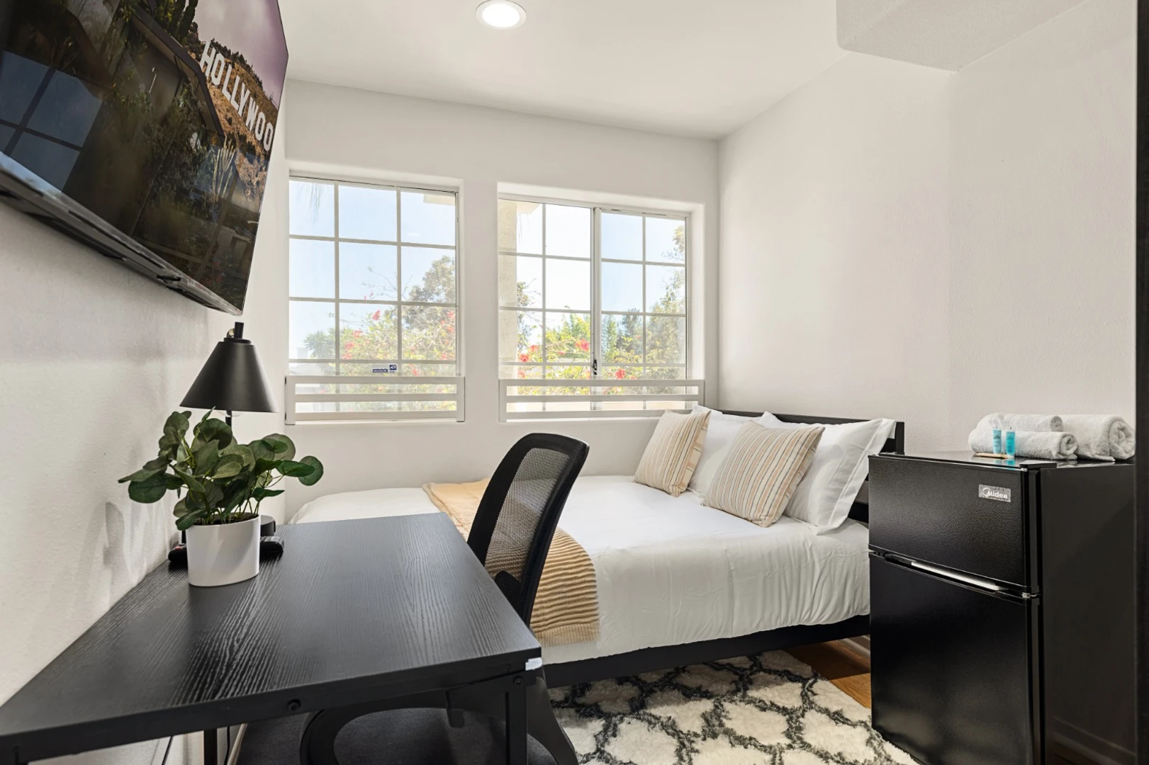 Renting rooms by the month in los-angeles