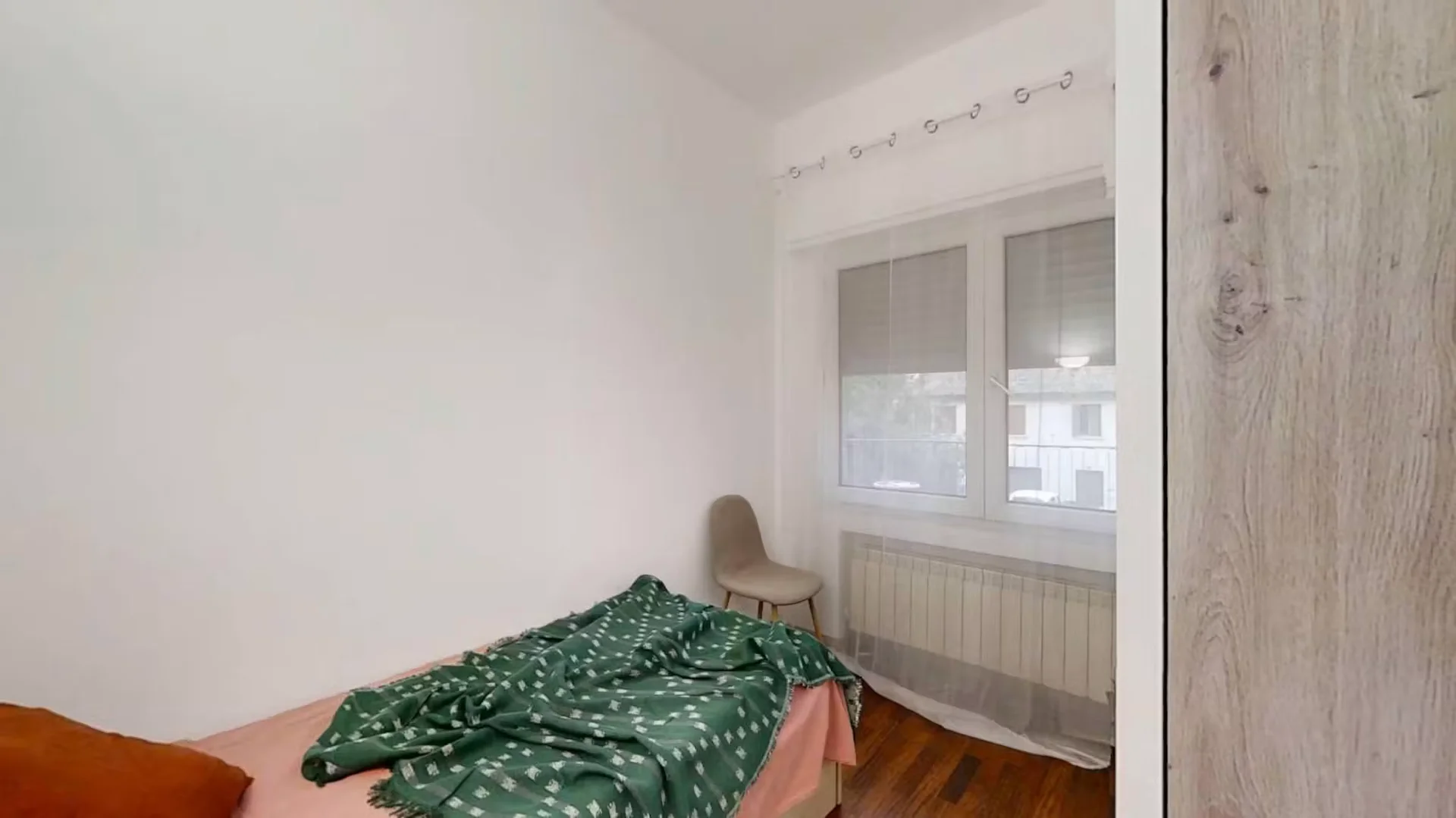Habitación estudiantil económica cerca del campus en