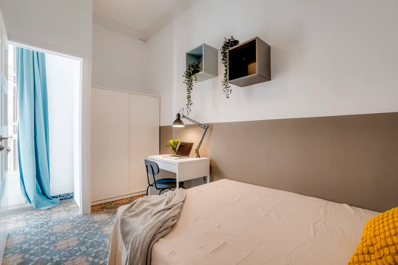 Budget-friendly student room close to campus in