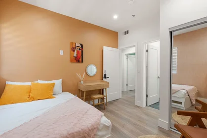 Stanza privata in Mariposa Avenue, East Hollywood, immagine 9 di 10