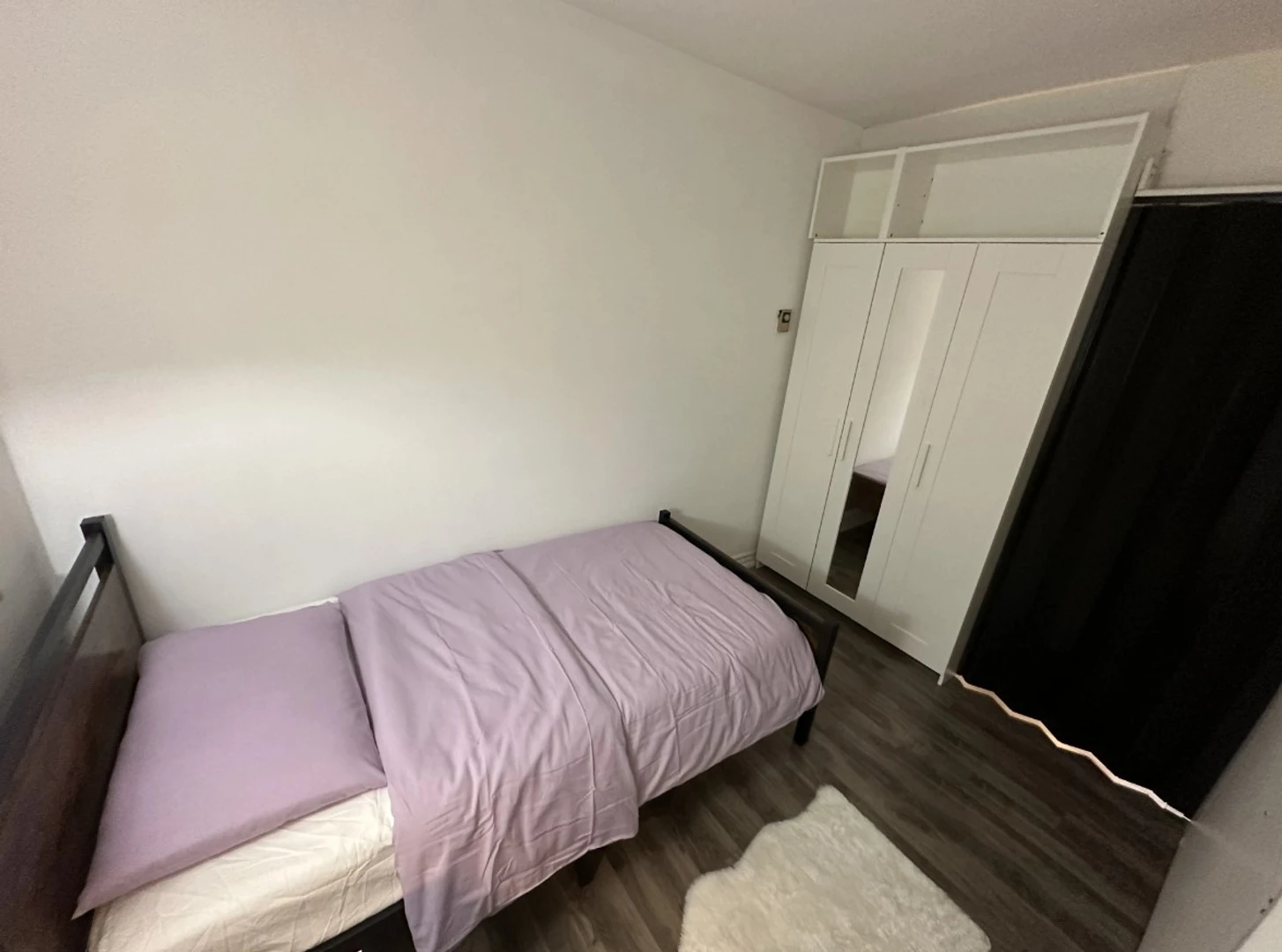 Room for rent in a shared flat in Toronto