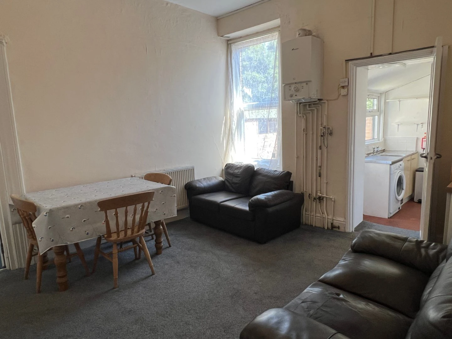 Accommodation with 3 bedrooms in Bristol
