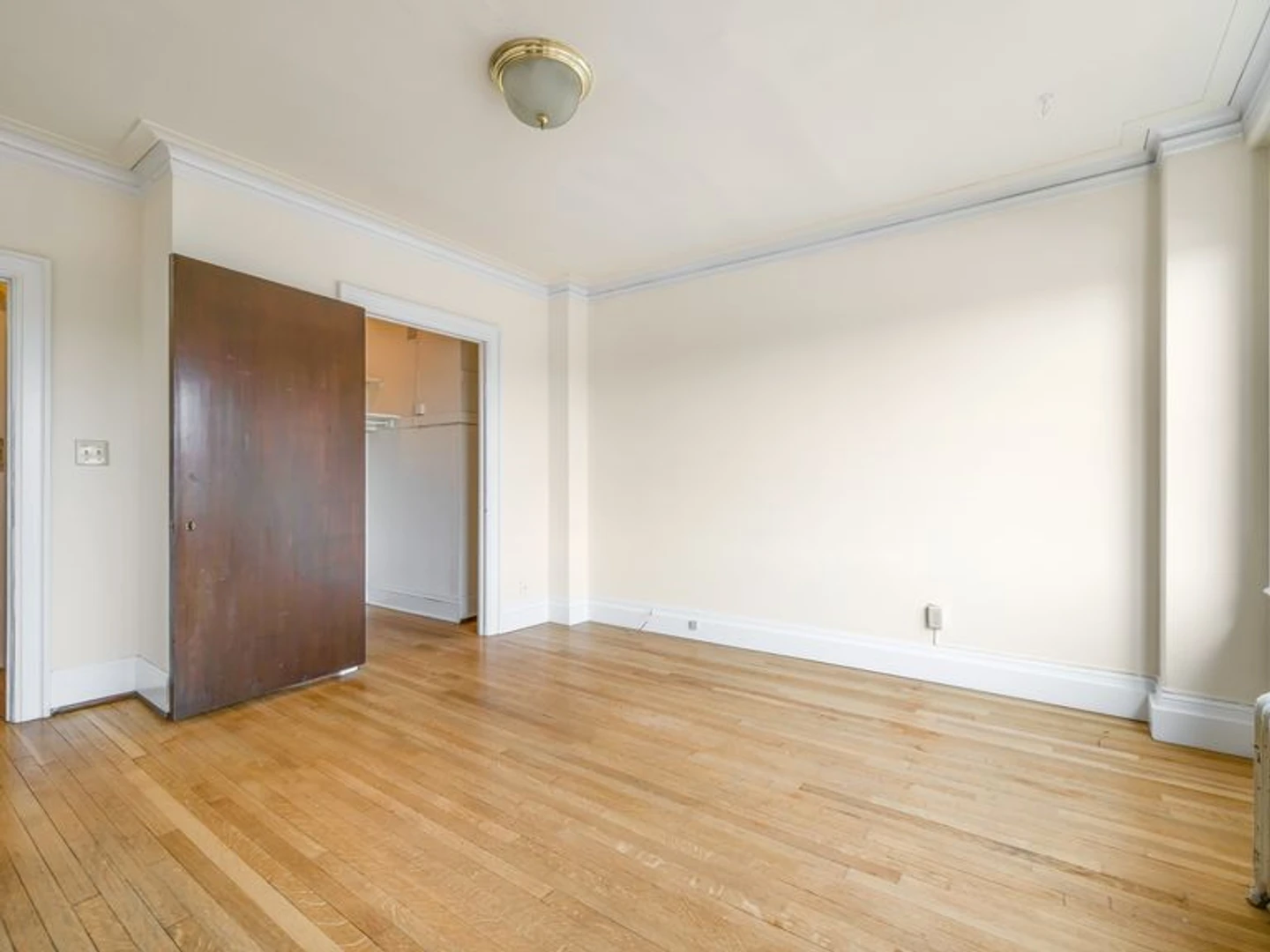 Very bright studio for rent in Seattle