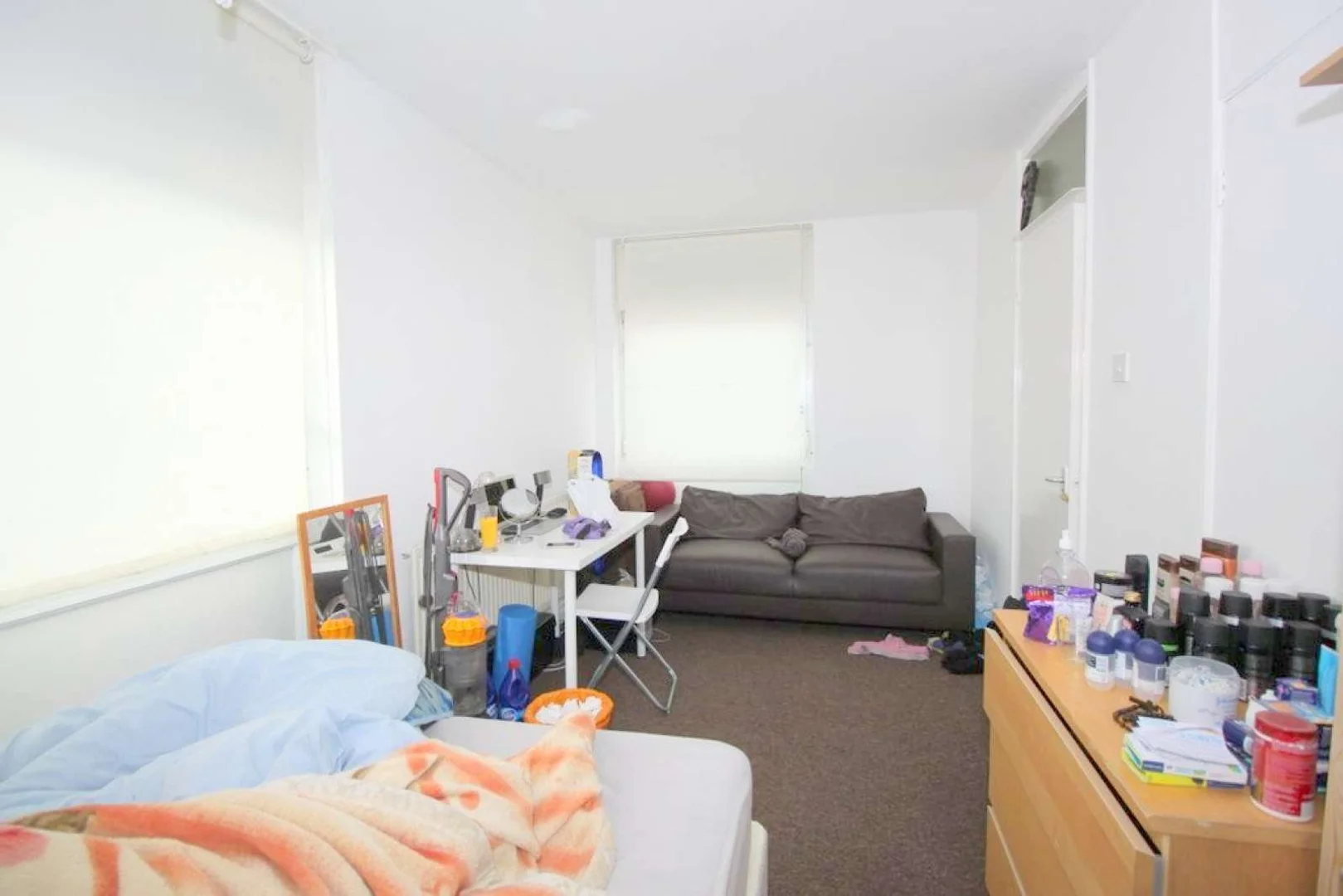 Quarto de estudante económico perto do campus em 