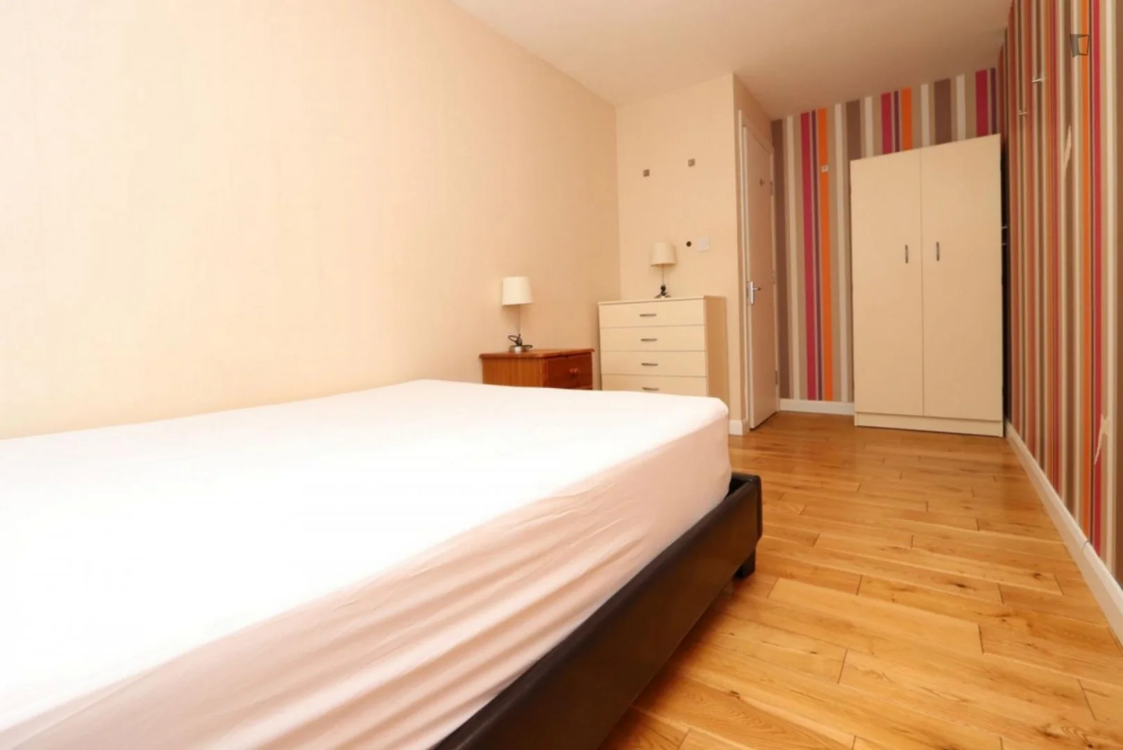  bölgesinde uygun konuma sahip ekonomik öğrenci odası