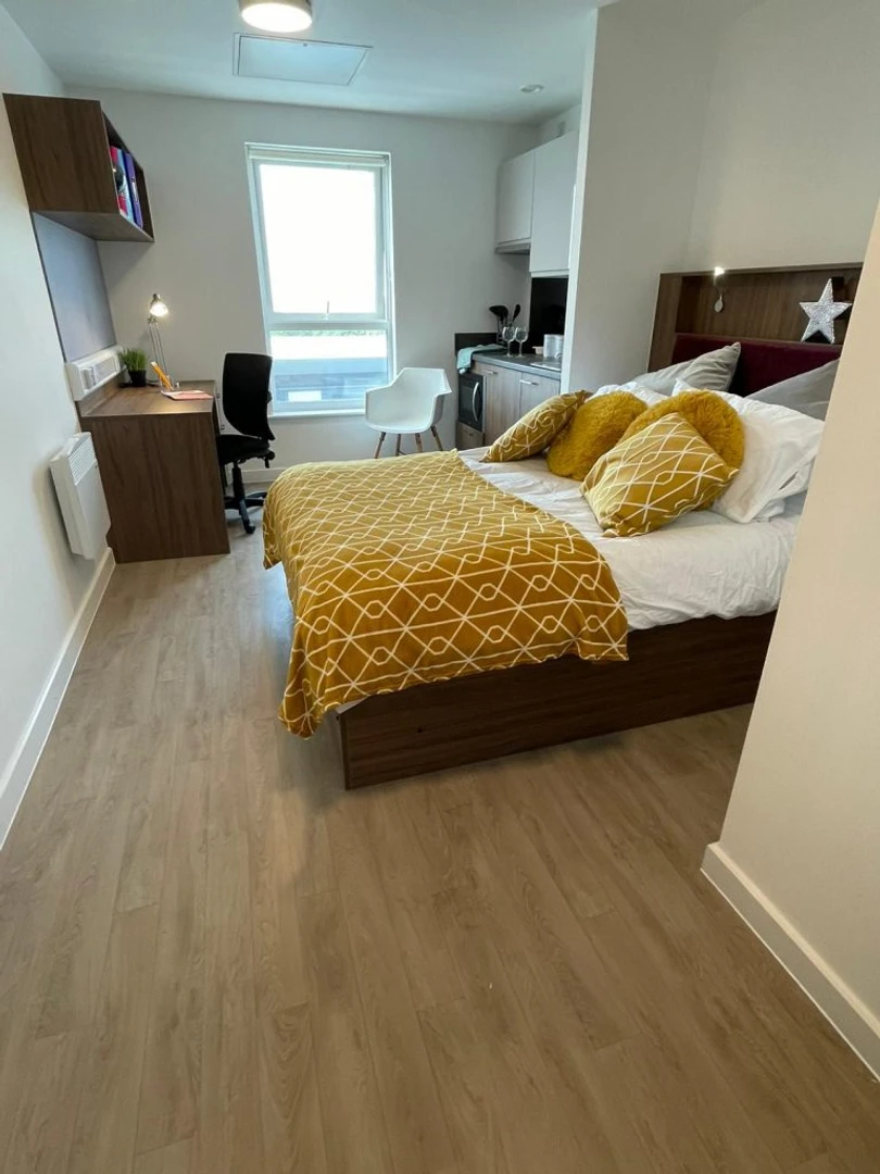 Liverpool de çift kişilik yataklı kiralık oda