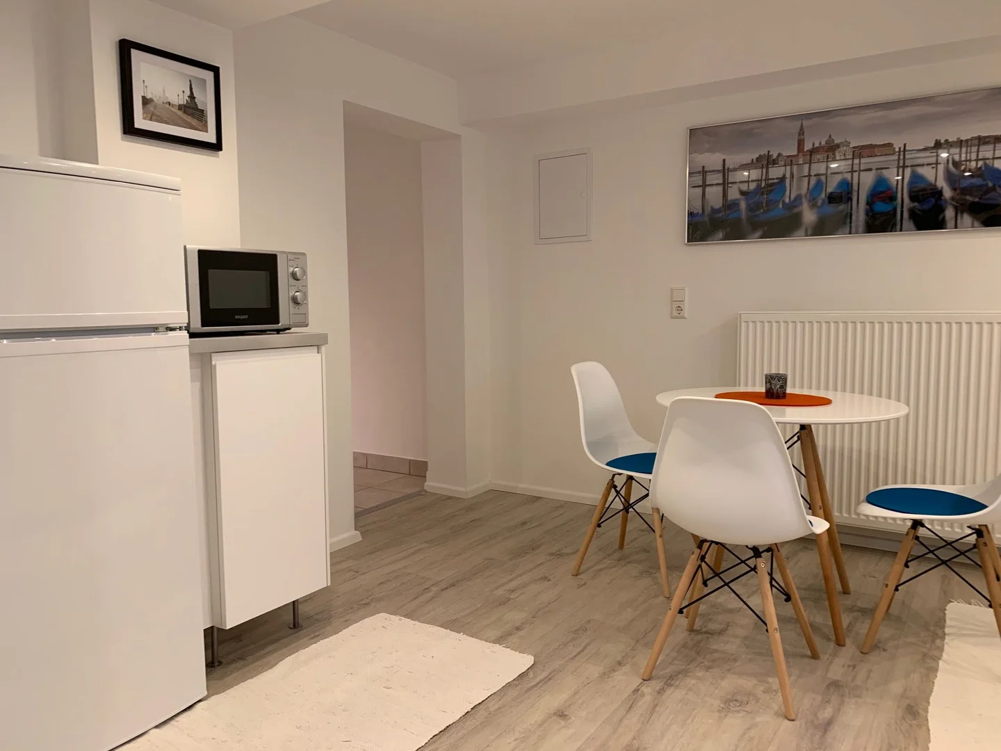 Room for rent in student apartment in , fully furnished