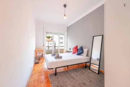Chambre à louer dans un appartement en colocation à Lisbonne