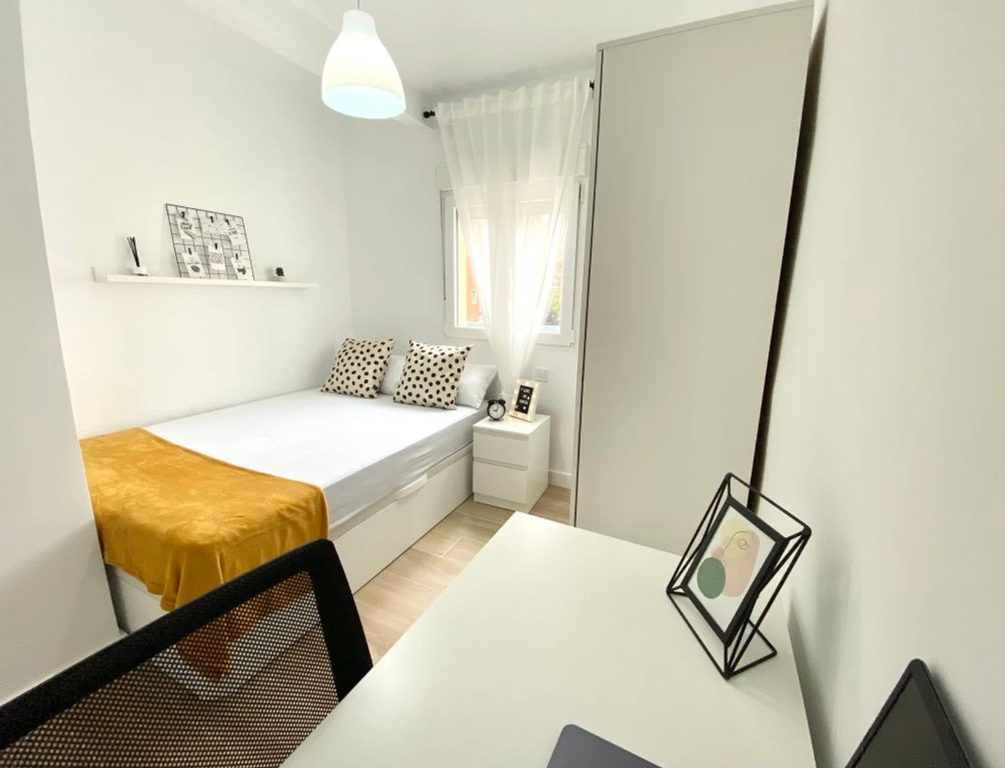 Renting rooms by the month in Mostoles