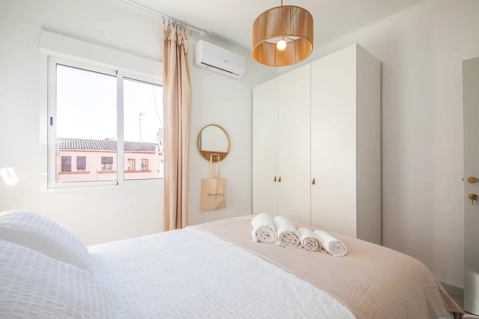 Quarto de estudante confortável e espaçoso em 