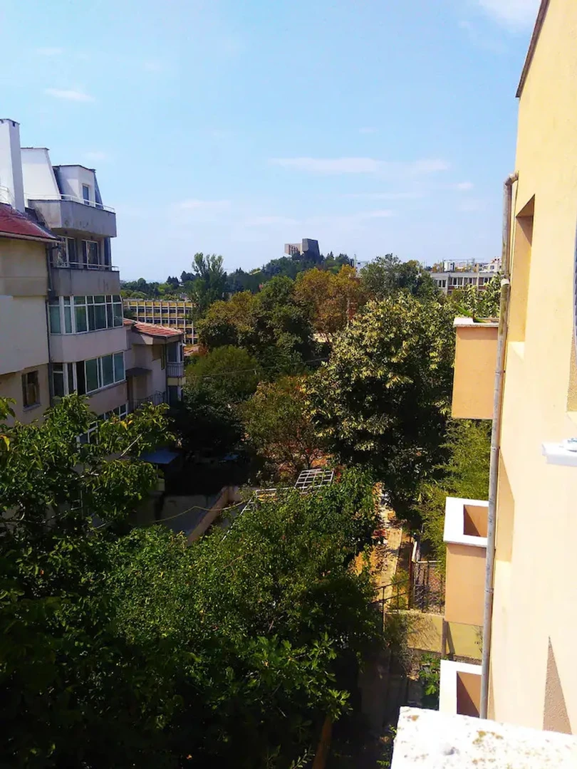Chambre à louer dans un appartement en colocation à Varna