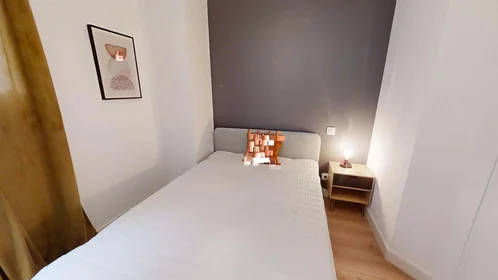 Privatzimmer in der 4 Cr Saint-Laud, 49100 Angers, France, bild 7 von 21