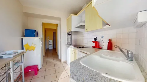 Logement entier à Boulevard Joffre, Vieille Ville, image 8 de 10