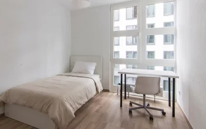 Bright private room in {area}