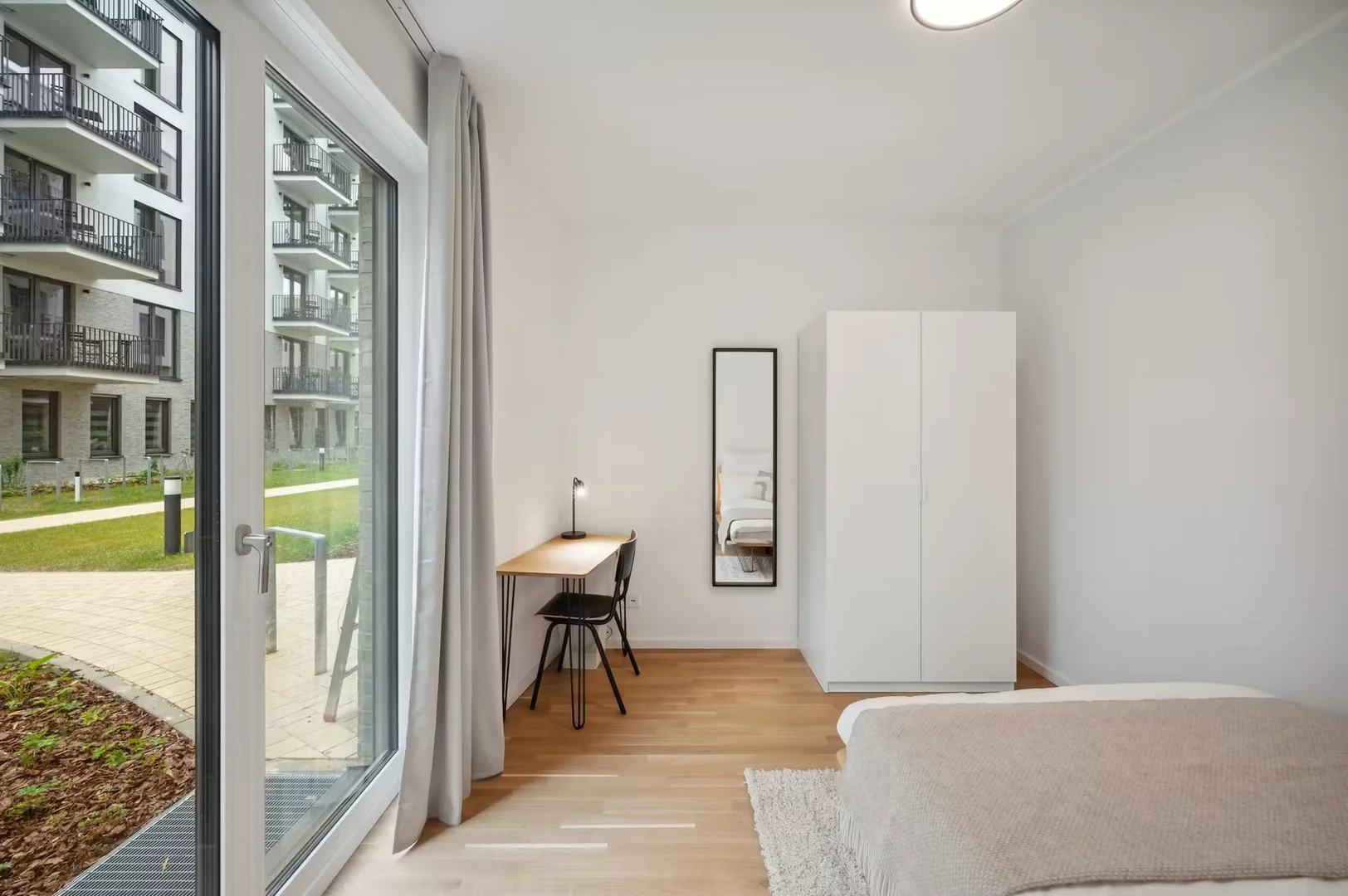 Chambre d'étudiant à avec espace d'étude et installations communes