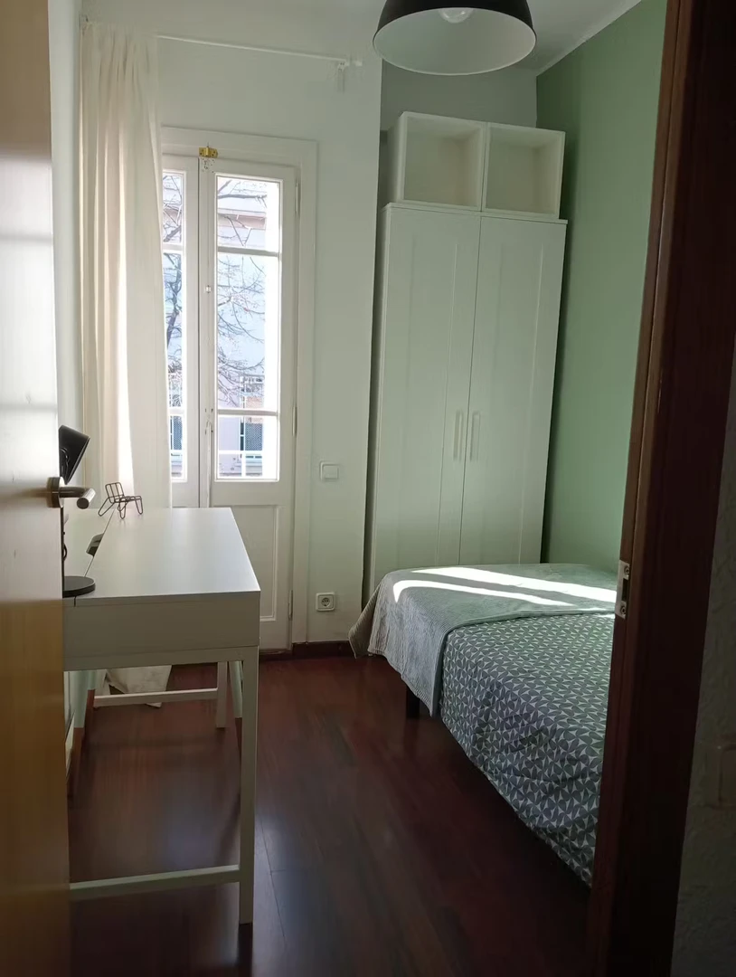 Room for rent in a shared flat in sabadell