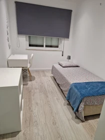 Room for rent with double bed Setubal