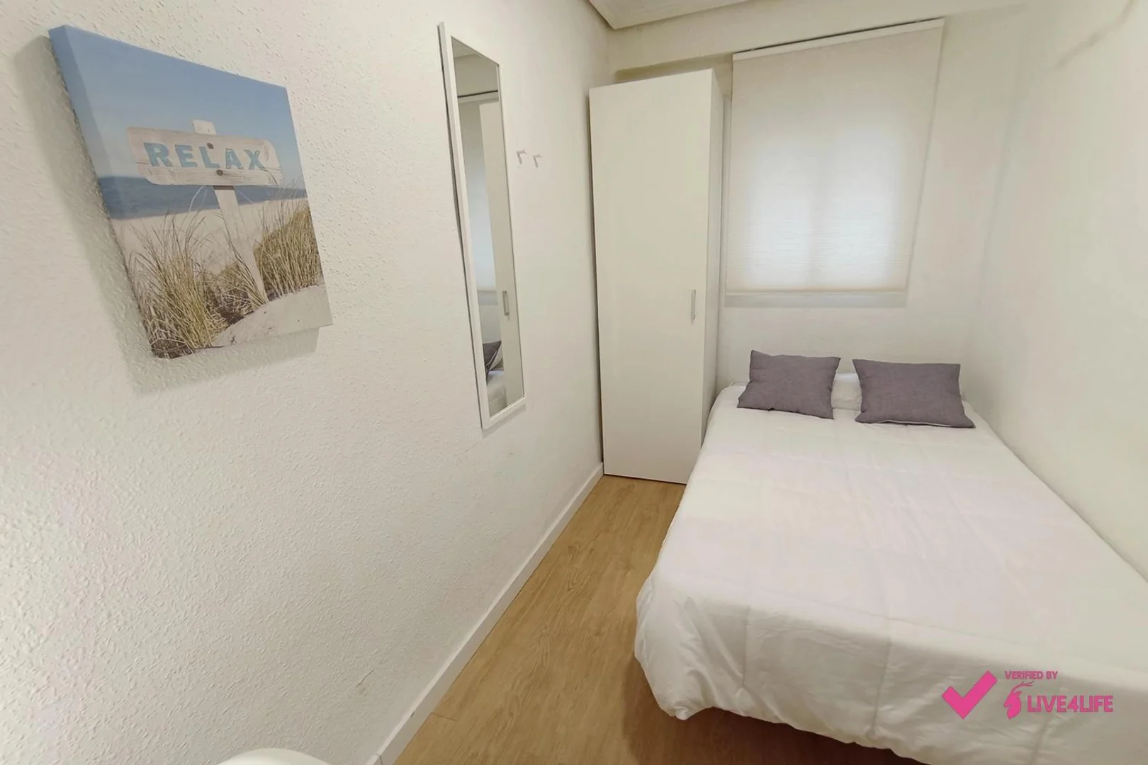 Cozy room for students available in