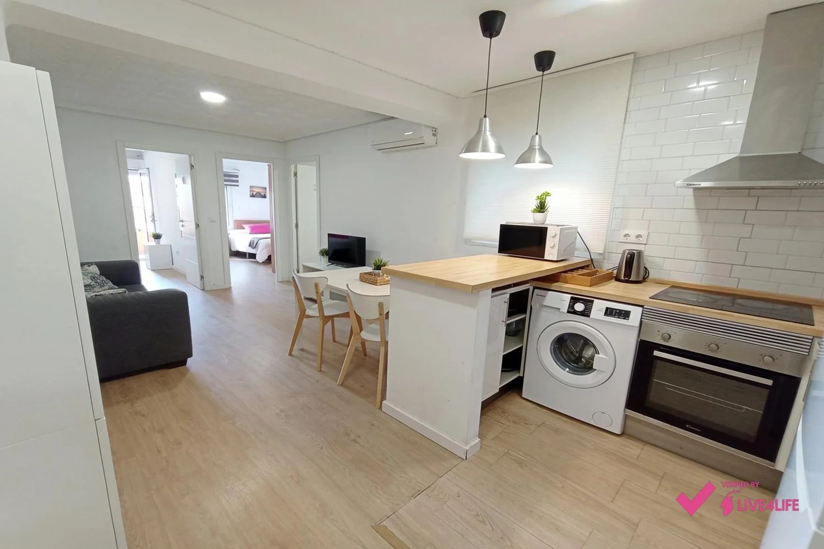 Student-friendly room in with modern amenities