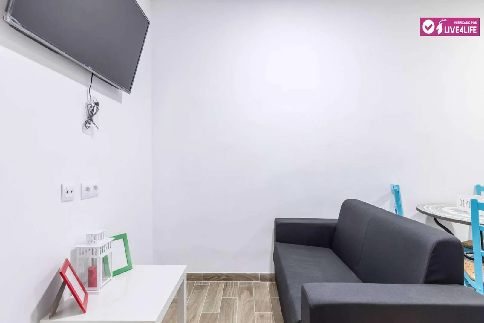 'de öğrenci dairesinde, tamamen mobilyalı kiralık oda