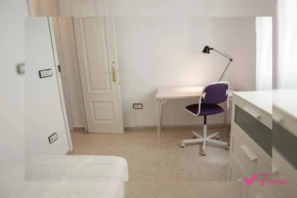 Shared room at Avenida Eloy Espinoza, 445, esc. 1 4º 31 5, image 26 of 28