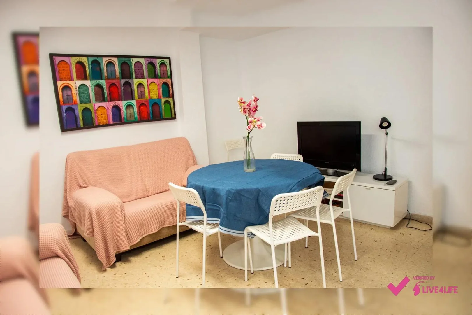 Quarto de estudante confortável e espaçoso em 