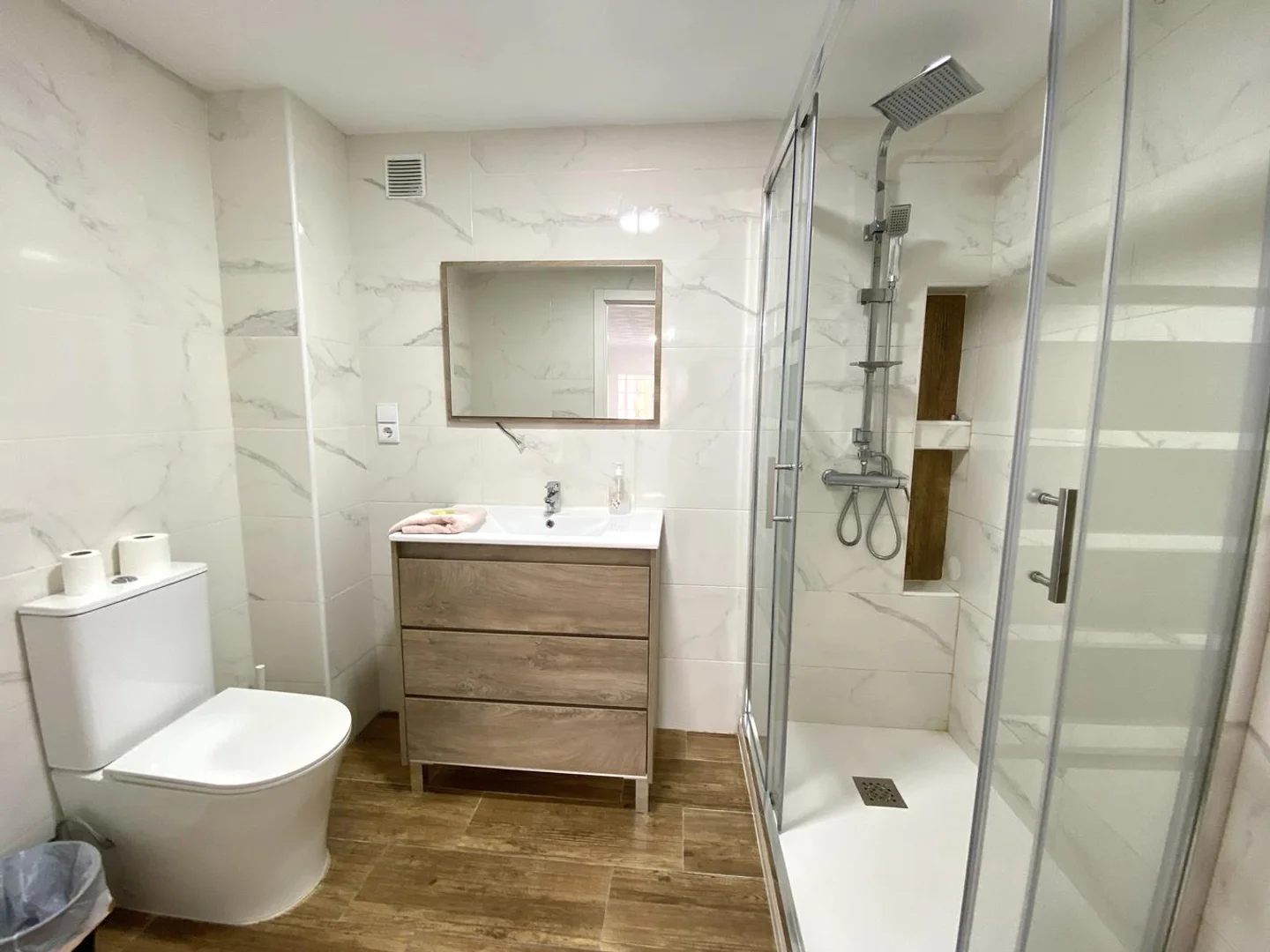 Economical student room with convenient location in