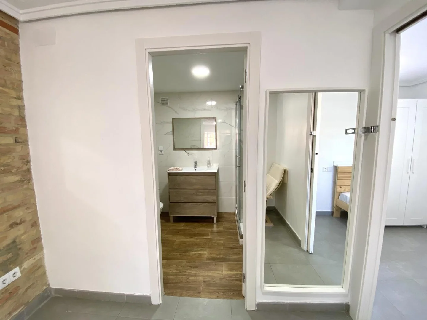 Room for rent in student apartment in , fully furnished