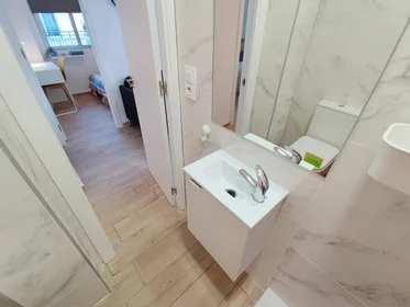Mehrbettzimmer in der Calle de la Fusta, 10, 4º 13, bild 7 von 19