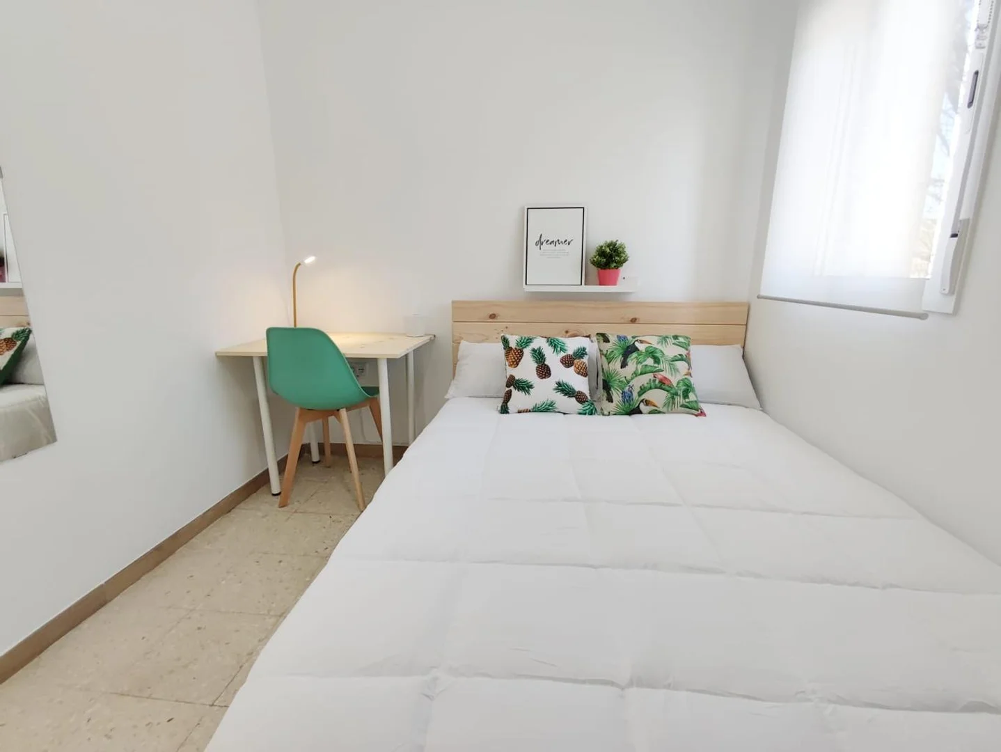Camera per studenti in  con area studio e servizi in comune