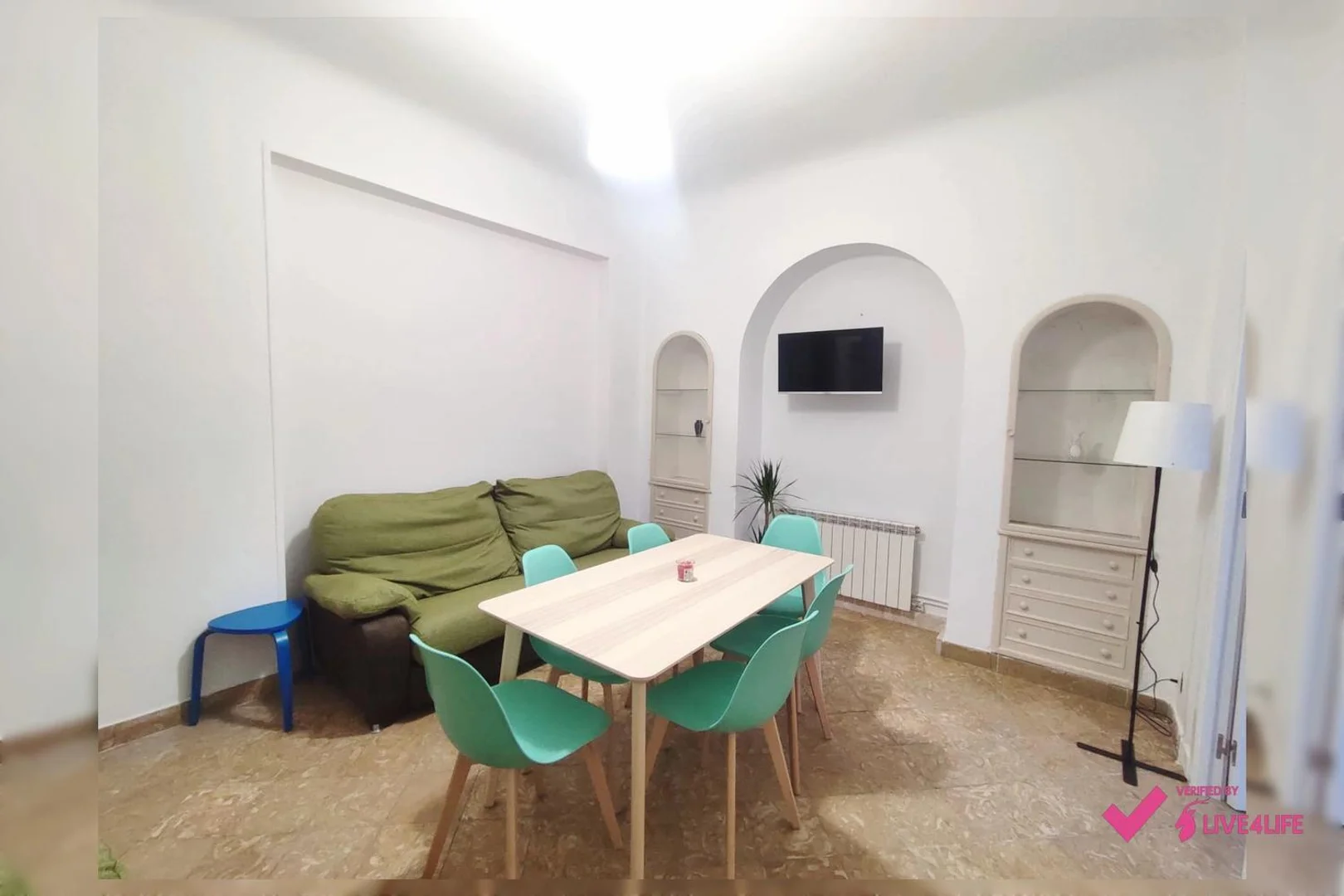Chambre d'étudiant économique avec emplacement pratique dans 