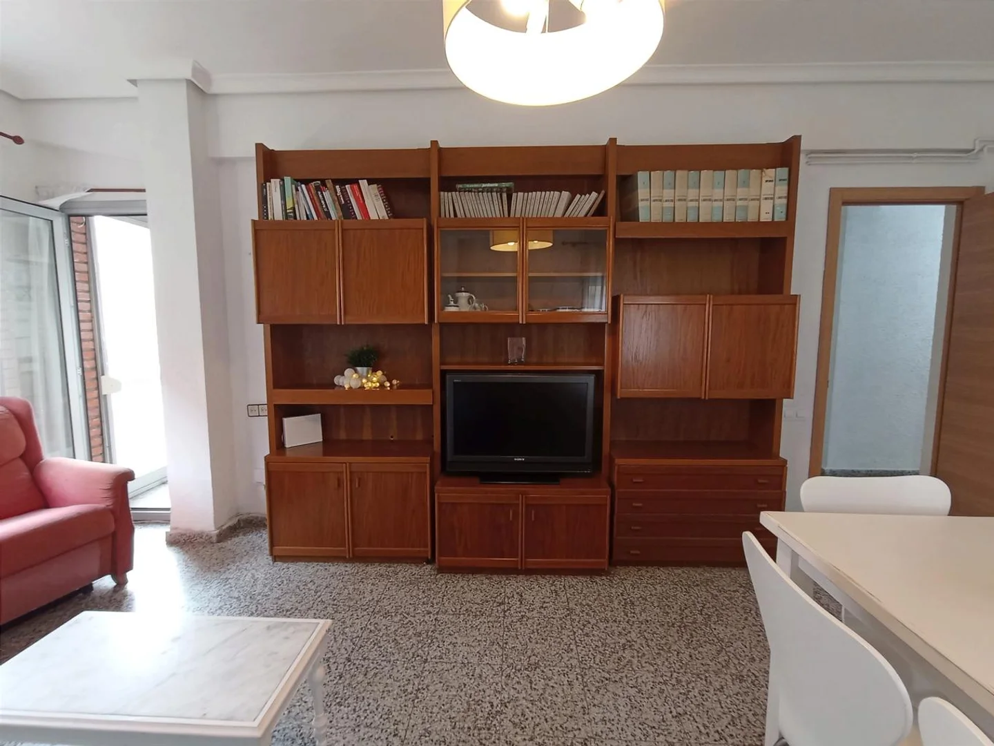 Öğrenciler için rahat oda  bölgesinde mevcut